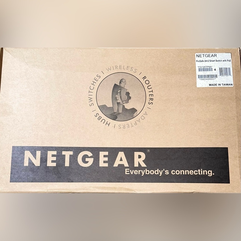 ProSAFE 24 Port 10/100 Mbps Smart Switch with 2 Gigabit Ports and PoE Blue - Picture 3 of 6